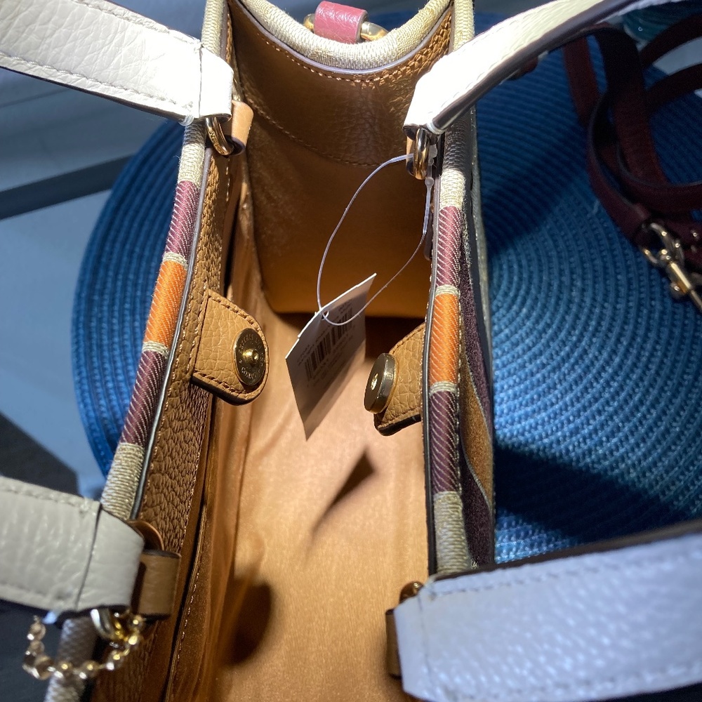 SOLD !!!   - COACH DEMPSEY TOTE 22 In Jacquard W/ Stripe and Coach Patch - NWT! - Picture 5 of 7